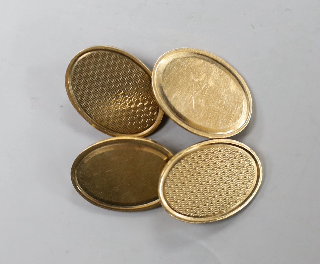 A pair of 9ct gold oval disc cufflinks, 19mm, 10.1 grams
